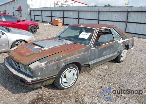1982 Mercury Capri z USA, uszkodzony, nr VIN 1MEBP67B4CF630747